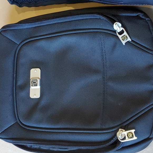 FUL two in one Macbook and IPad computer backpack Black - Picture 4 of 11